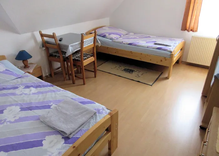 Apartment Charmantes In Mittelfeld